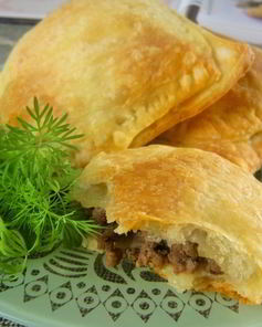 Слойки с мясом