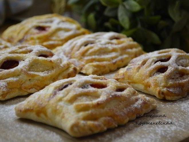 Рецепт слоек с творогом и клубникой