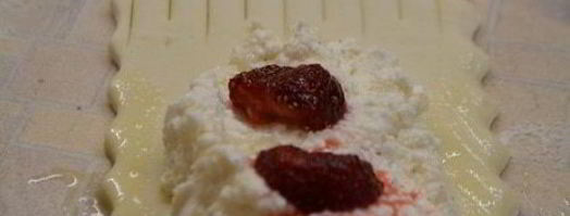 слойки с творогом и клубникой. Шаг 2