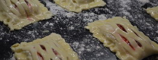 слойки с творогом и клубникой. Шаг 4