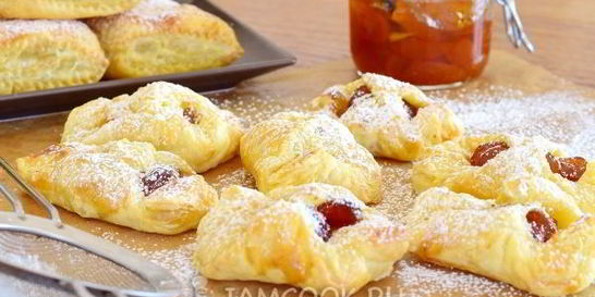 Слойки с вареньем из слоеного теста