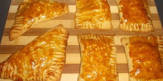 Слойки с яблоками из дрожжевого теста