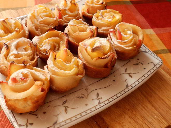 Рецепт слоек с яблоками в сахарной пудре