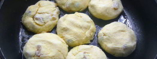 кукурузные сырники с вяленой грушей. Шаг 4