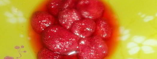 нежнейшие сырники с соусом клубника со сливками. Шаг 2