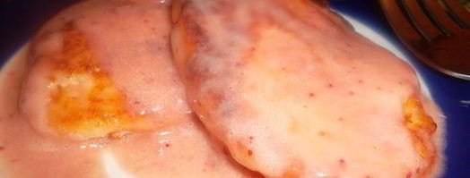 нежнейшие сырники с соусом клубника со сливками. Шаг 6