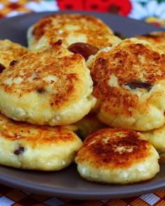 Сырники из творога с изюмом