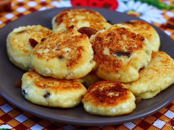 Рецепт сырников из творога с изюмом