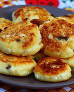 Сырники из творога с изюмом