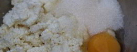 сырники из творога с изюмом. Шаг 2