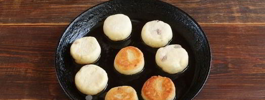 сырники из творожной массы с изюмом. Шаг 6