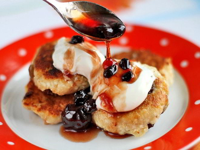 Рецепт сырников с изюмом без муки