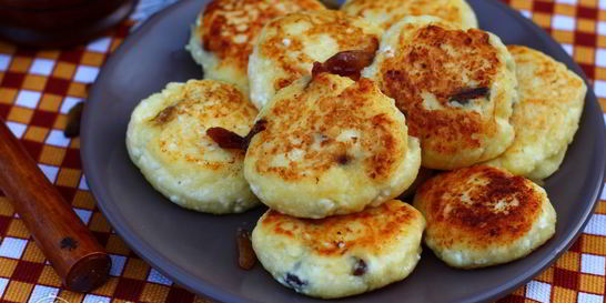 Сырники с изюмом и манкой