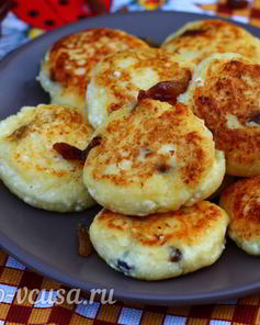 Сырники с изюмом и манкой