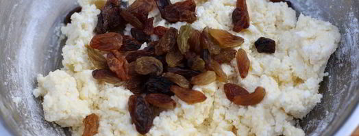 сырники с изюмом и манкой. Шаг 3