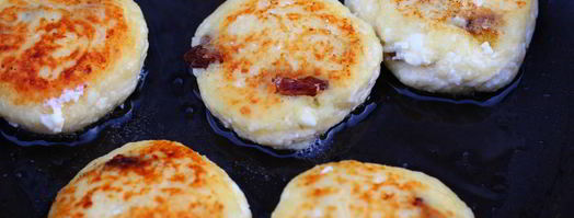 сырники с изюмом и манкой. Шаг 6