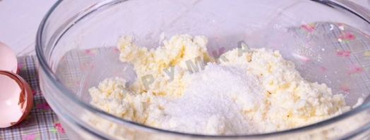 сырники с кокосовой стружкой и сгущенным молоком. Шаг 3