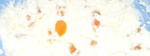 сырники с курагой и сметанным кремом. Шаг 3