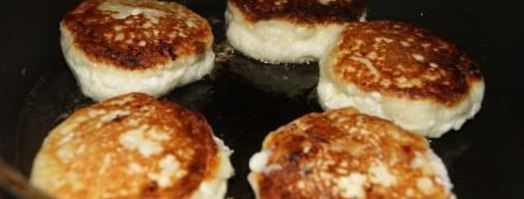 сырники с курагой и сметанным кремом. Шаг 5