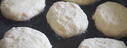 сырники с медовыми вишнями. Шаг 5