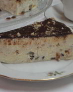 Творожник с орехами и изюмом