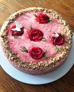 Творожник со свежей клубникой и черешней