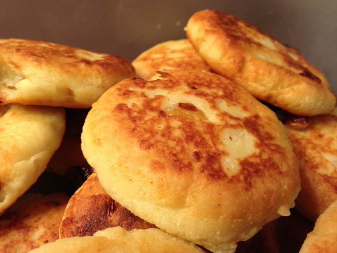 Рецепт творожников ванильных с изюмом