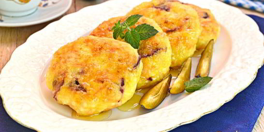 Творожные сырники с тыквой и сливами