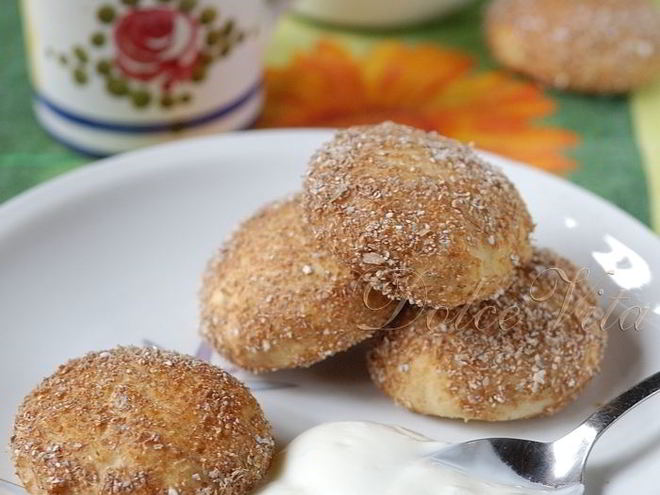 Рецепт запеченных сырников с цельнозерновой мукой