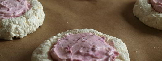 запеченные сырники с ягодно-кремовой начинкой. Шаг 3