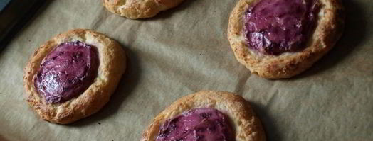 запеченные сырники с ягодно-кремовой начинкой. Шаг 4