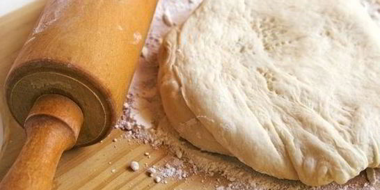 Быстрое тесто для пиццы без дрожжей