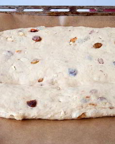 Дрожжевое тесто с орехами и цукатами для рулета