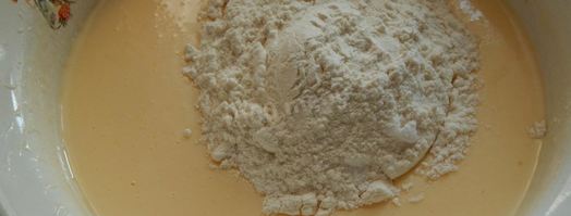 наливное тесто для пирога на кефире. Шаг 5