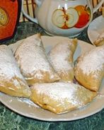 Слоеное дрожжевое тесто с яблоками