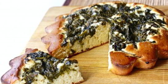 Бисквит на кефире с консервированным щавелем