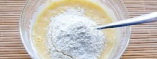 бисквит на кефире с консервированным щавелем. Шаг 2