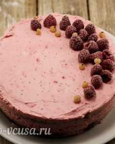 Бисквитный торт с малиной