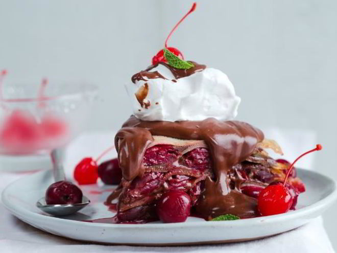 Рецепт блинного торта пьяная вишня в шоколаде