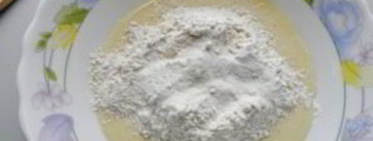 быстрый торт на сковороде со сгущенкой. Шаг 3