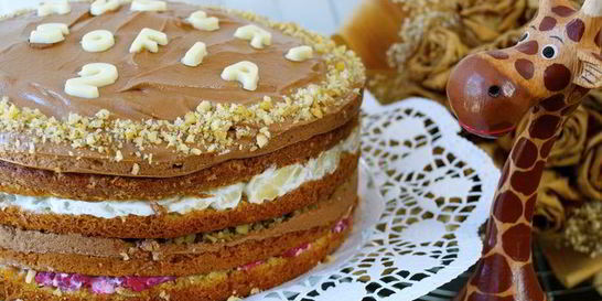 Фруктовый торт с шоколадной глазурью