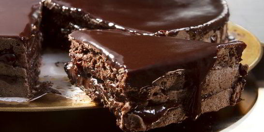 Идеальный шоколадный торт в глазури к празднику