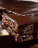 Идеальный шоколадный торт в глазури к празднику