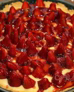 Клубничный торт с ванильным кремом