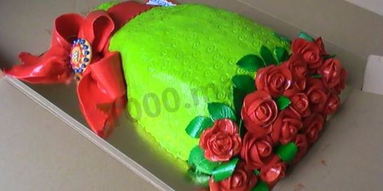 Торт с бантом из мастики Букет роз
