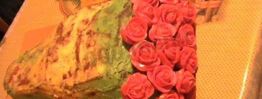 торт с бантом из мастики букет роз. Шаг 11