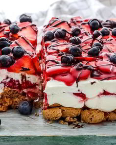 Торт с маскарпоне и клубникой