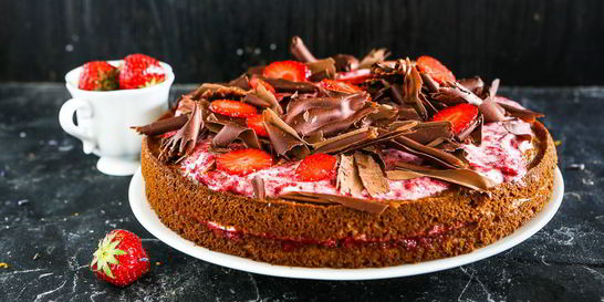 Торт с замороженной клубникой