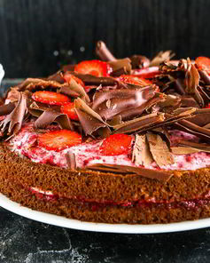 Торт с замороженной клубникой