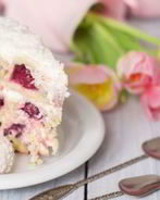 Торт вишня в снегу